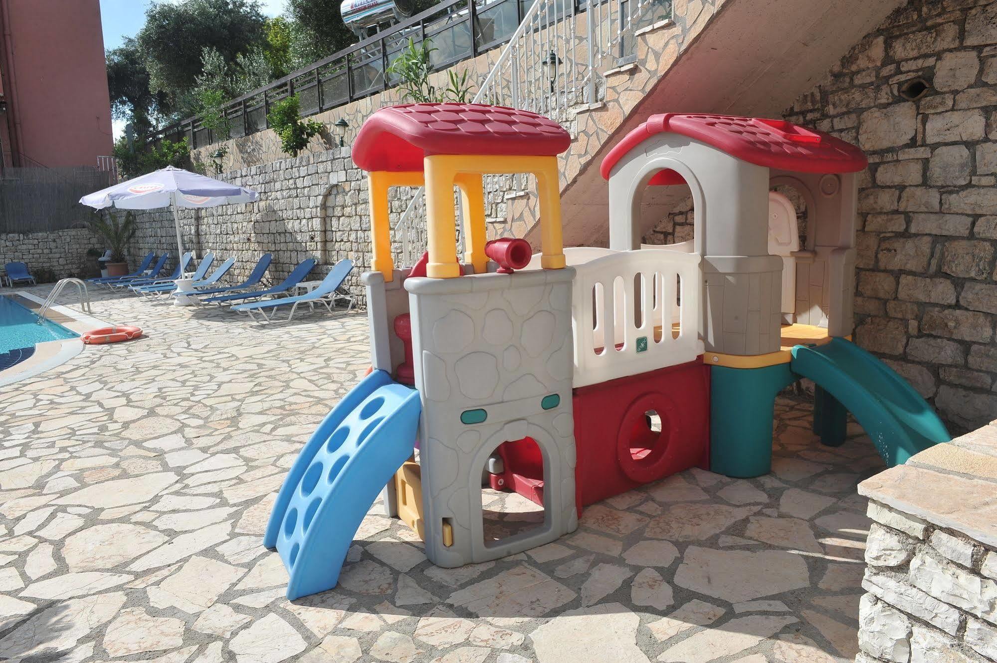 Kerkyra & Aparthotel Benitses (Corfu)